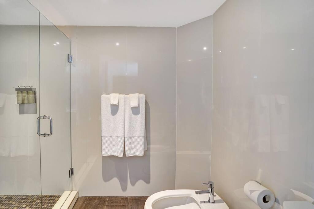 Vibes! Biscayne Bay Water And Park Views! Apartamento Miami