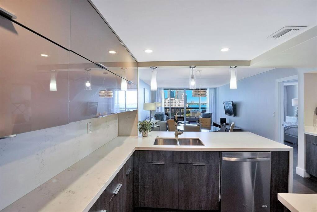 Apartment Vibes! Biscayne Bay Water And Park Views!